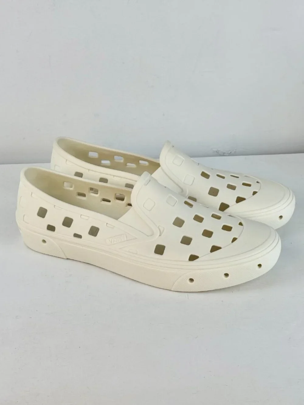 Men's 9 Women's 10.5 Vans Slip-On Mule TRK Water Shoes - Marshmallow - Picture 2 of 10